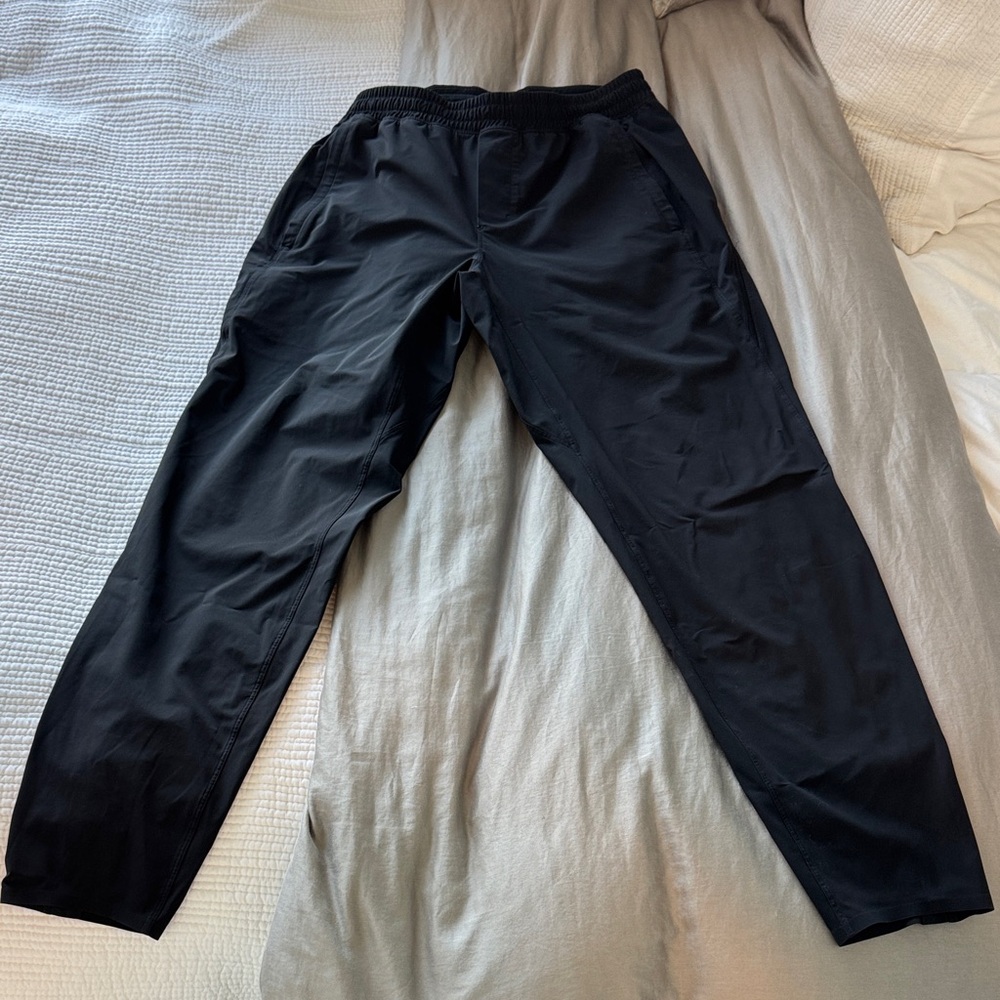 Lululemon Men's Medium Black Joggers - Like new!!